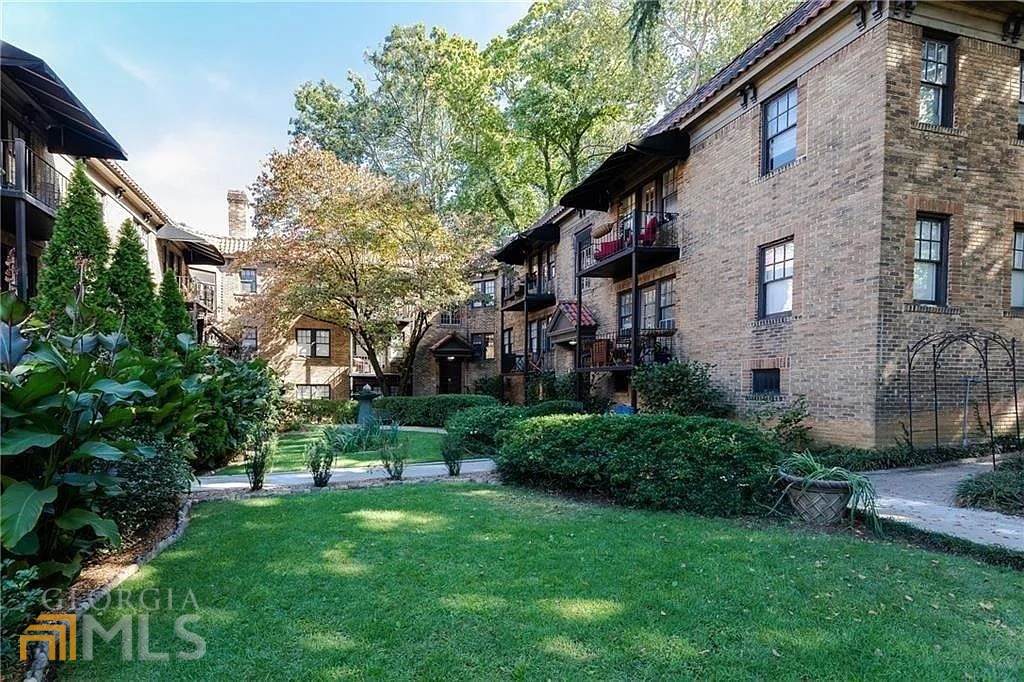 677 Somerset Terrace - Photo 1