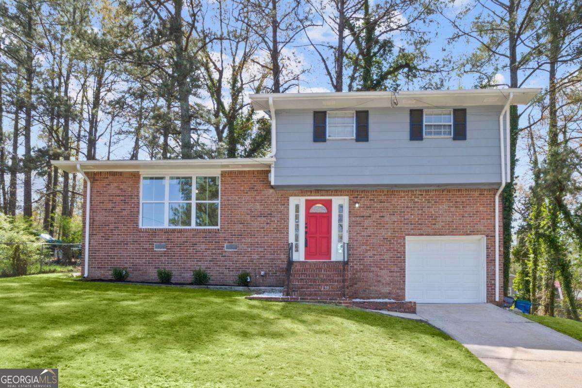 2806 Hampton Court - Photo 1