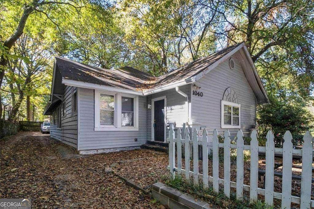 1040 Hemphill Avenue - Photo 1