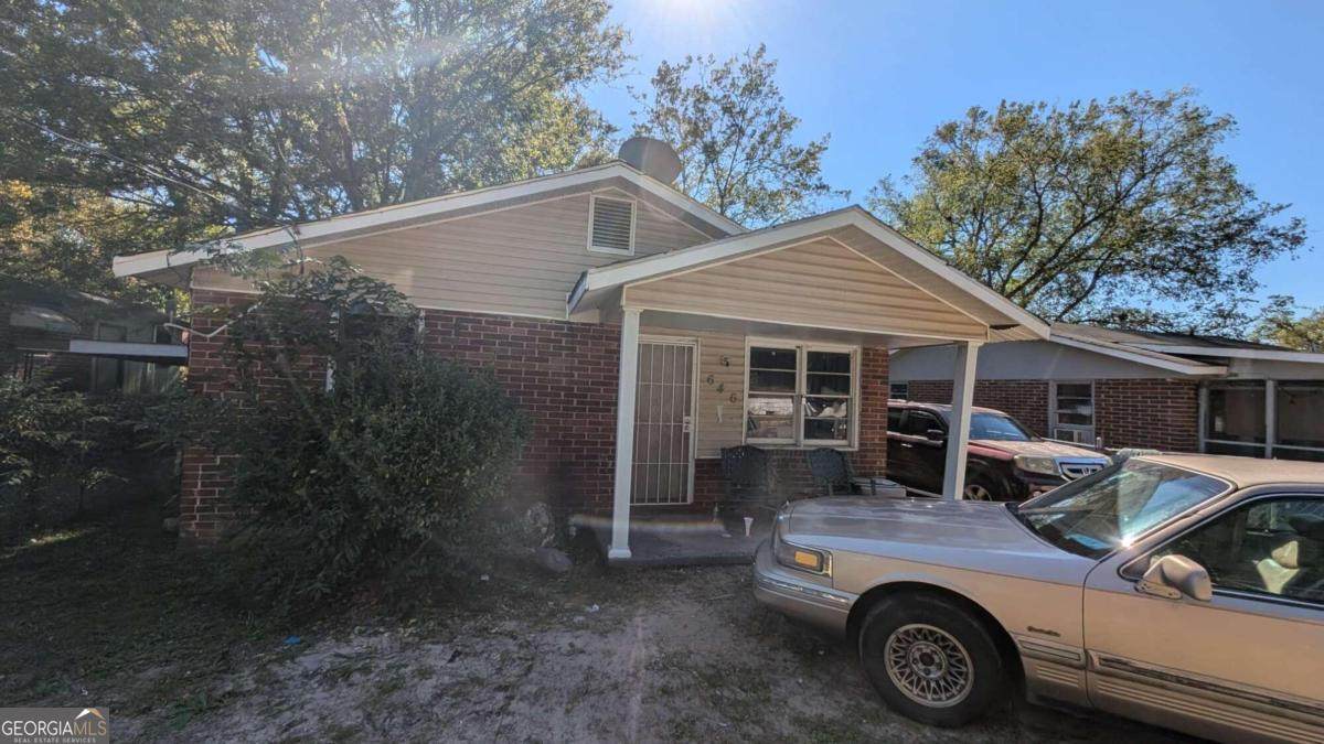 646 Straight Street - Photo 1