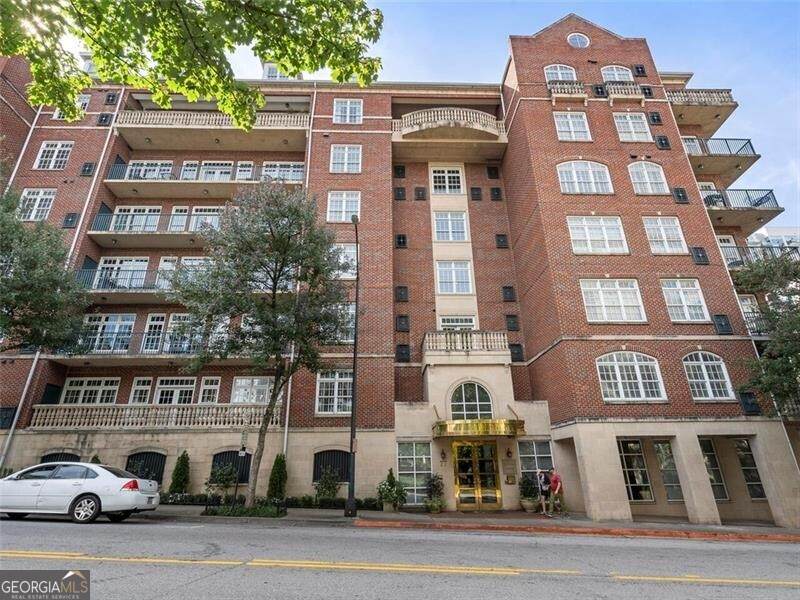 77 Peachtree Place - Photo 1