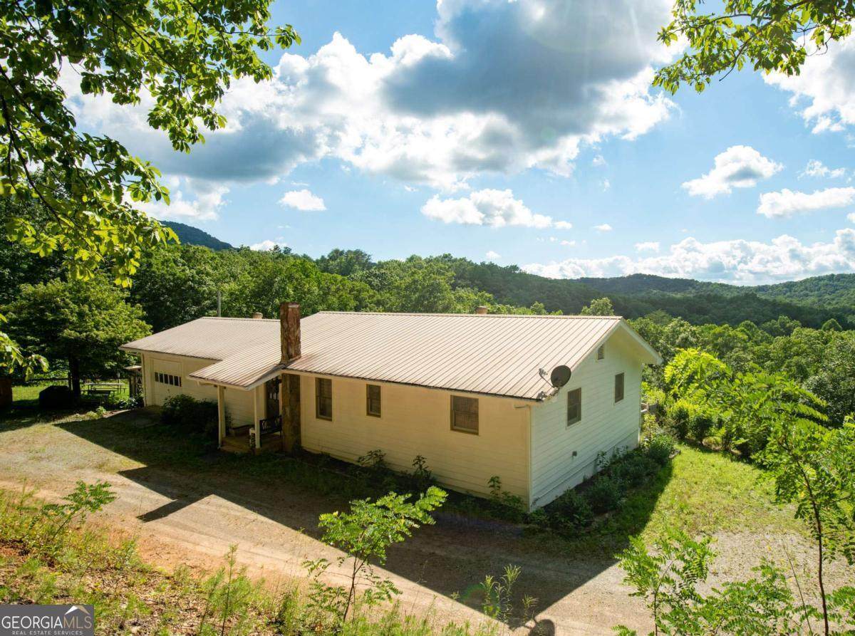 588 Pinetree Road - Photo 1