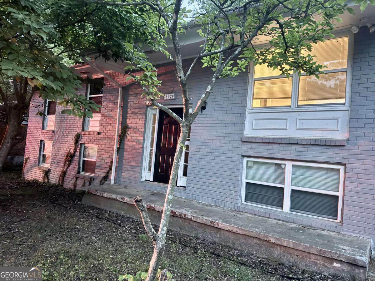 8229 Queens Drive - Photo 1