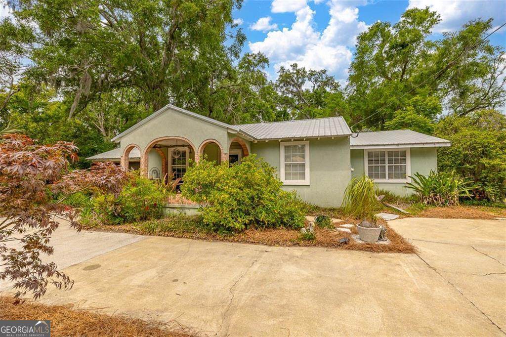 3 Stewart Avenue - Photo 1