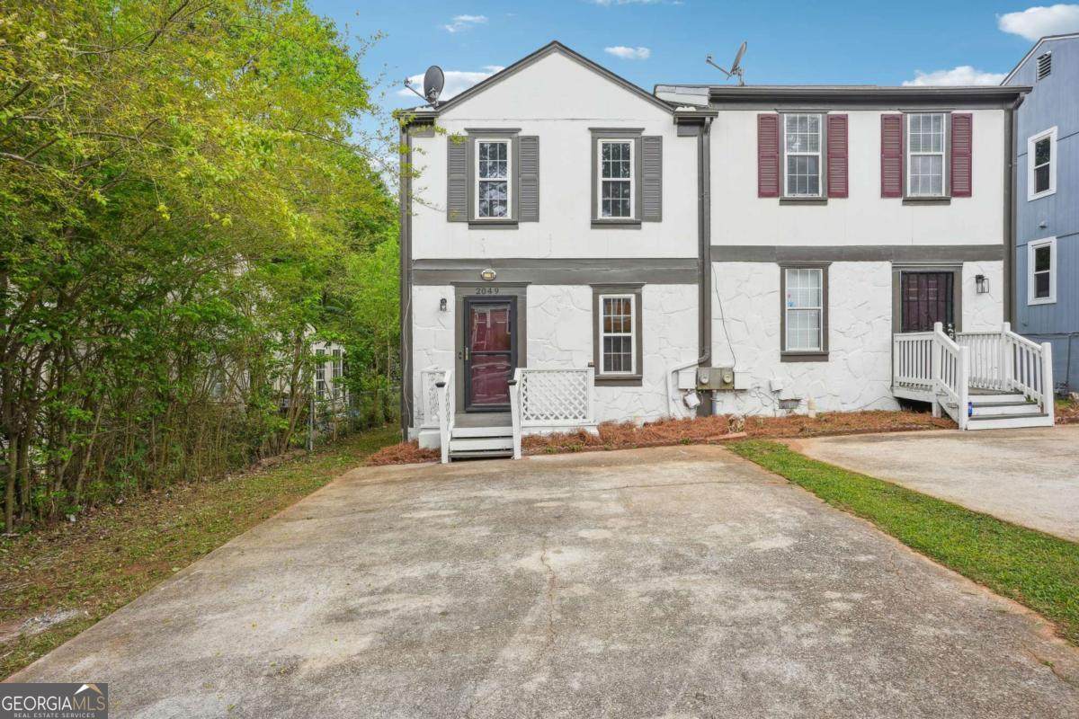 2049 Charter Lane - Photo 1