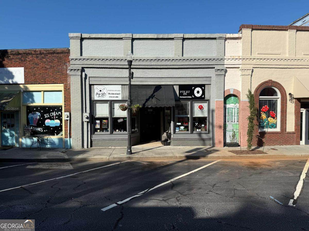 923 Commercial Street - Photo 1