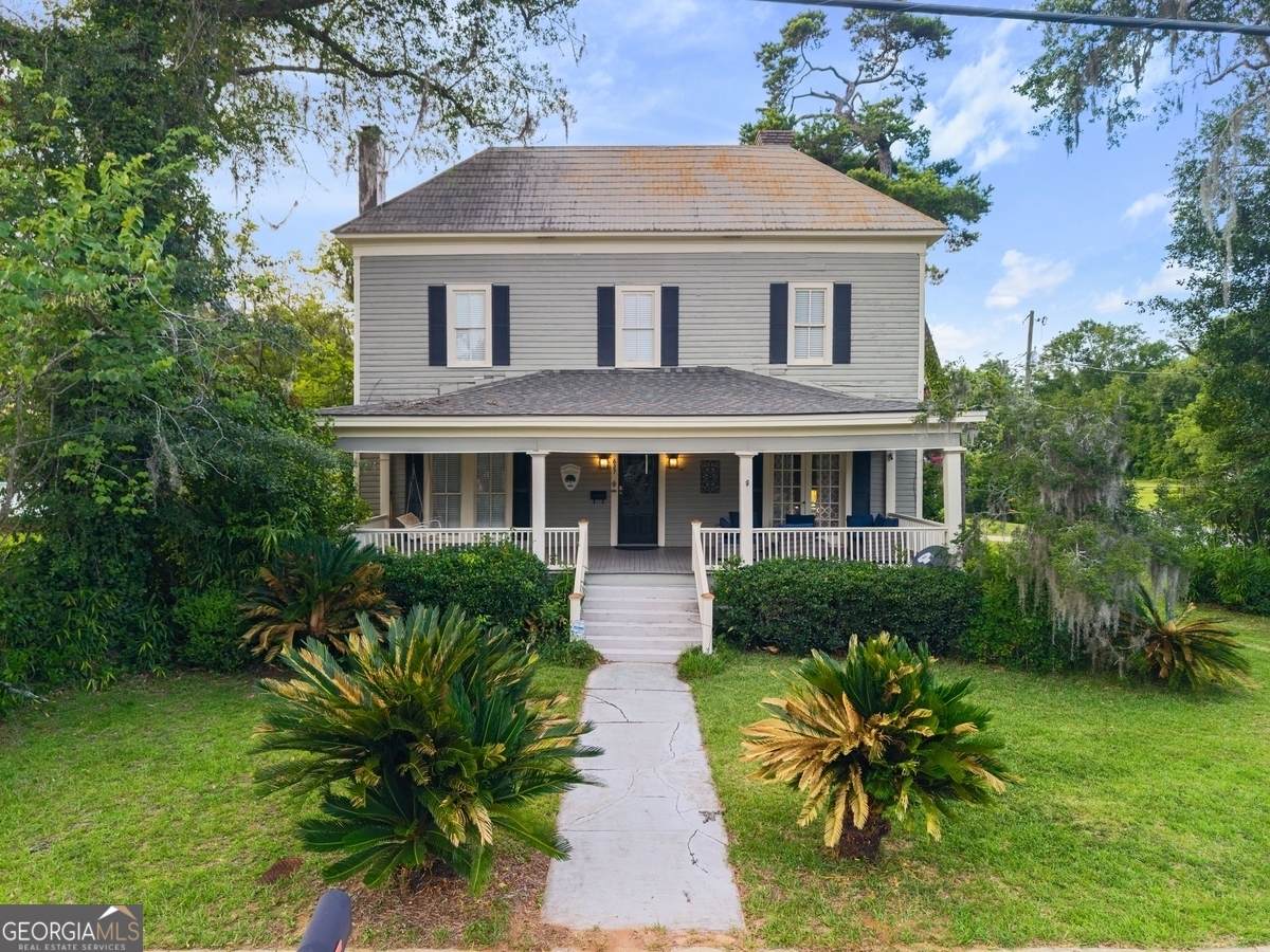 627 Broughton Street - Photo 1