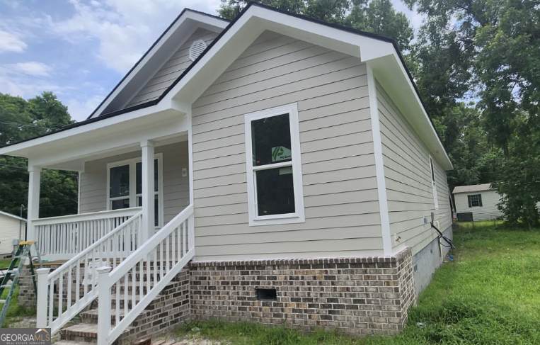 1113 Bates Avenue - Photo 1