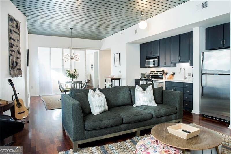 620 Glen Iris Drive - Photo 1