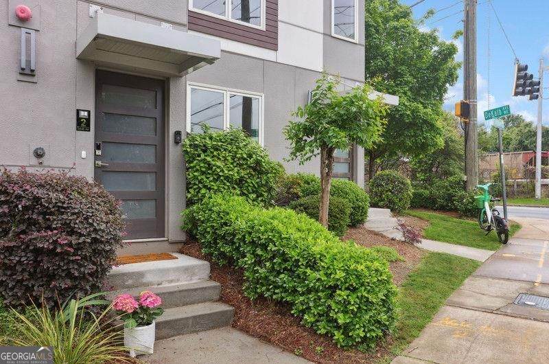 1672 Dekalb Avenue - Photo 1