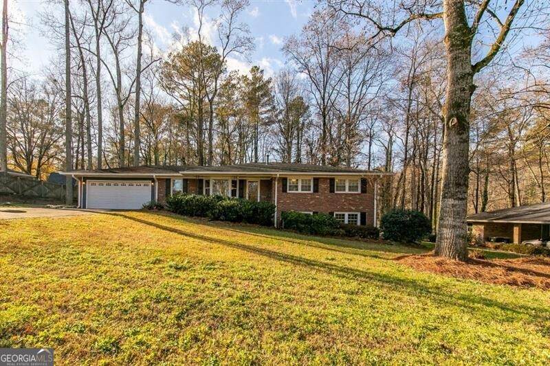 2805 Pine Hill Drive - Photo 1