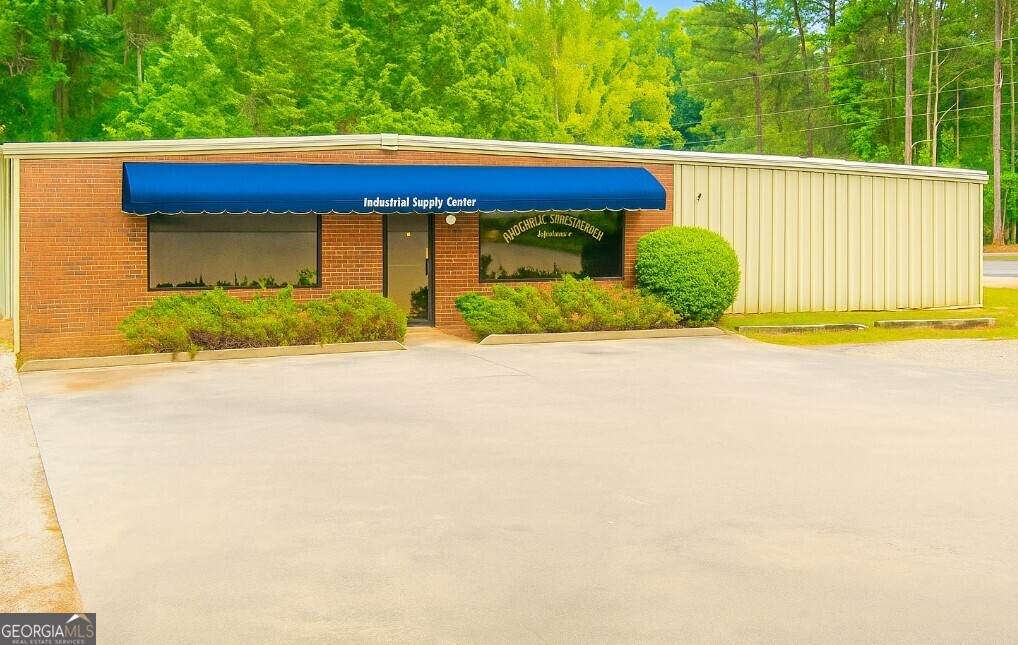1193 Memorial Drive - Photo 1