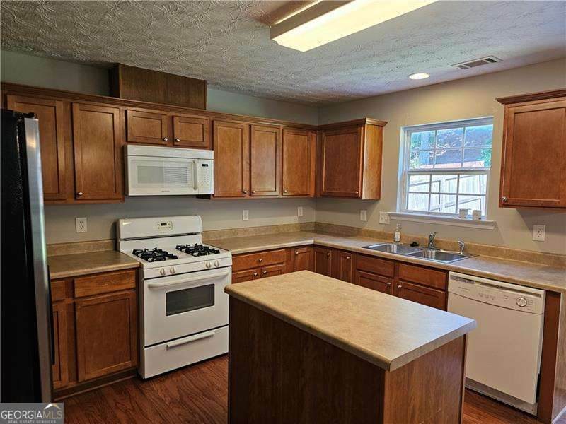 645 Roxford Lane - Photo 1