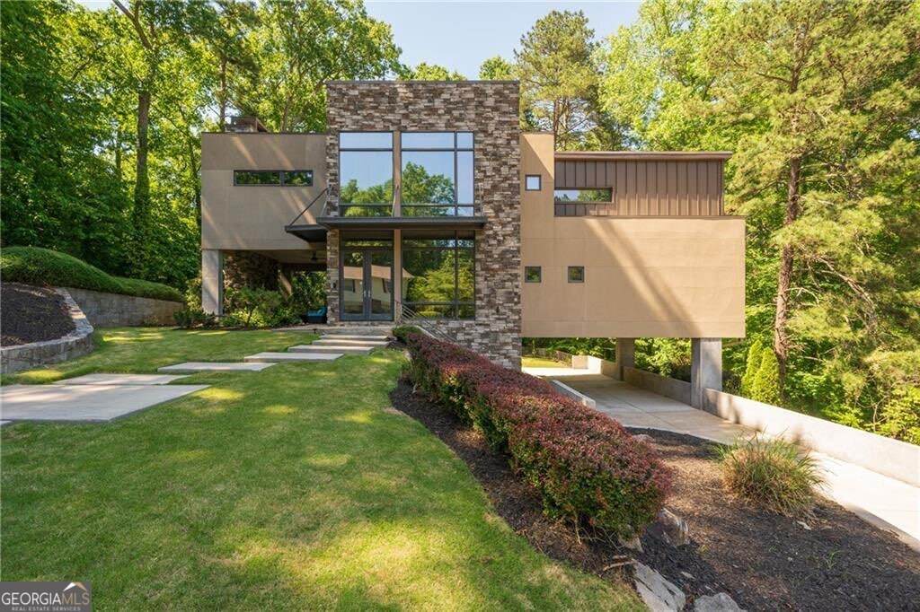 643 Larchmont Circle - Photo 1