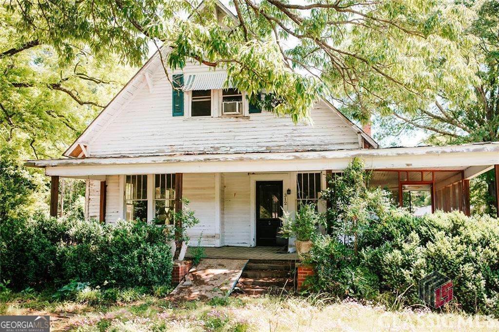 312 Sunset Drive - Photo 1