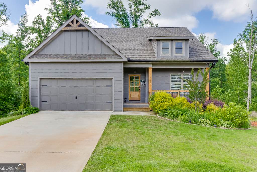 237 Oakwood Drive - Photo 1