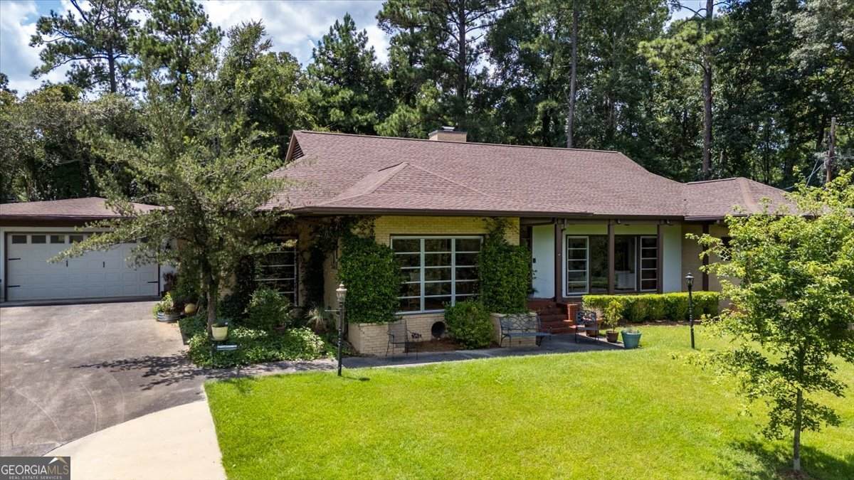 748 Captain Kell Drive - Photo 1