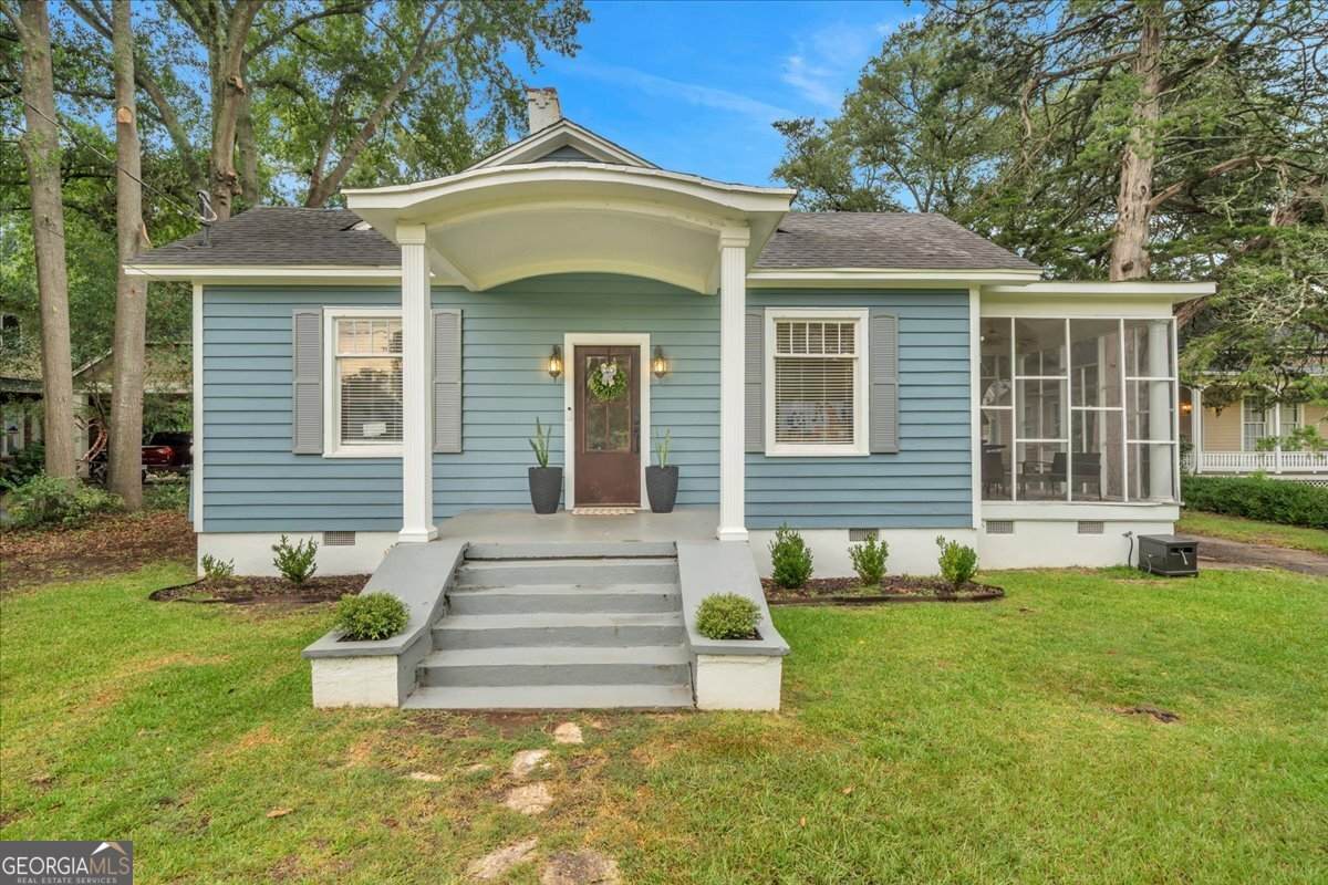 902 Washington Street - Photo 1