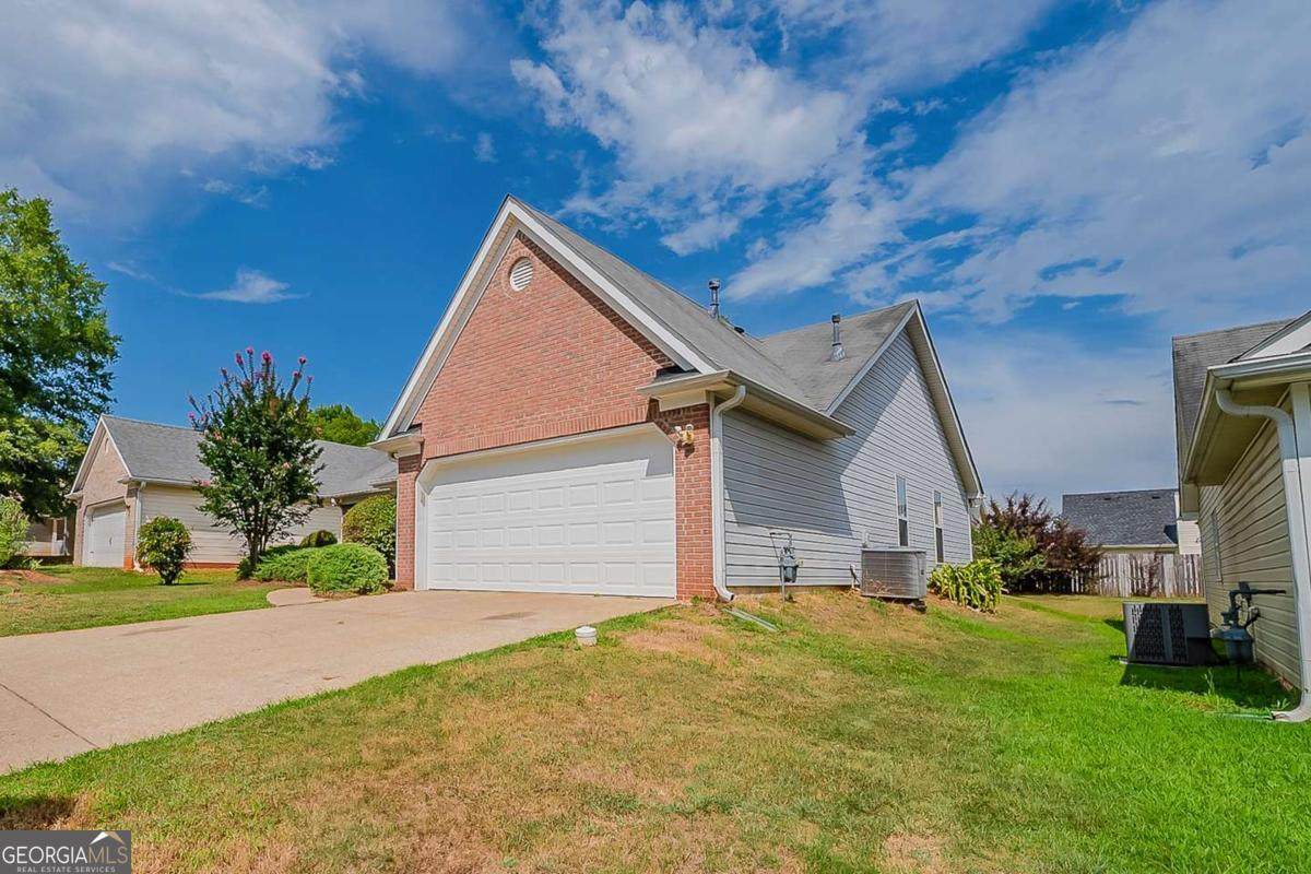 2494 Hillvale Circle - Photo 1