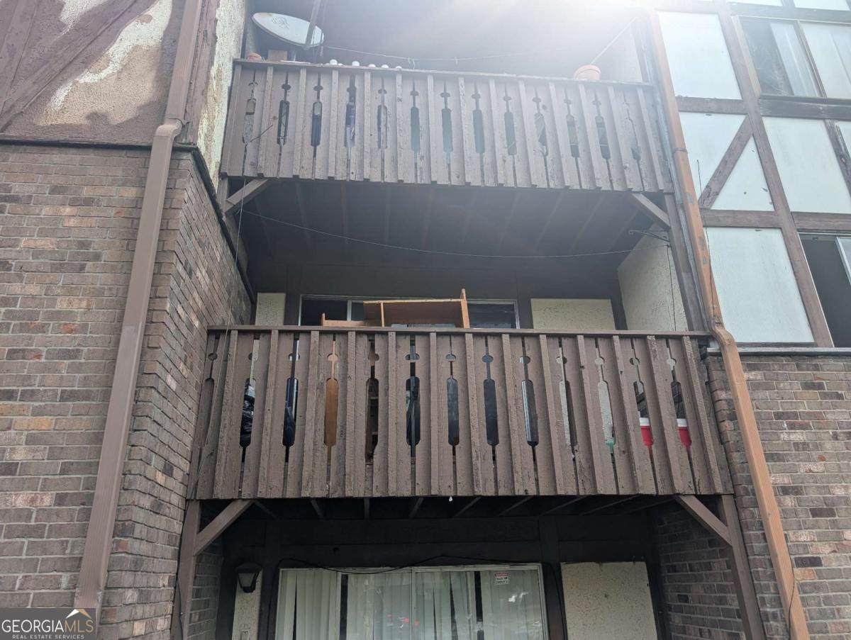 119 Camelot Drive - Photo 1