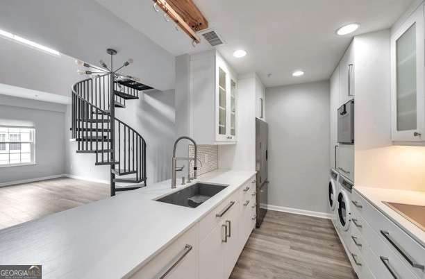 1074 Peachtree Walk - Photo 1