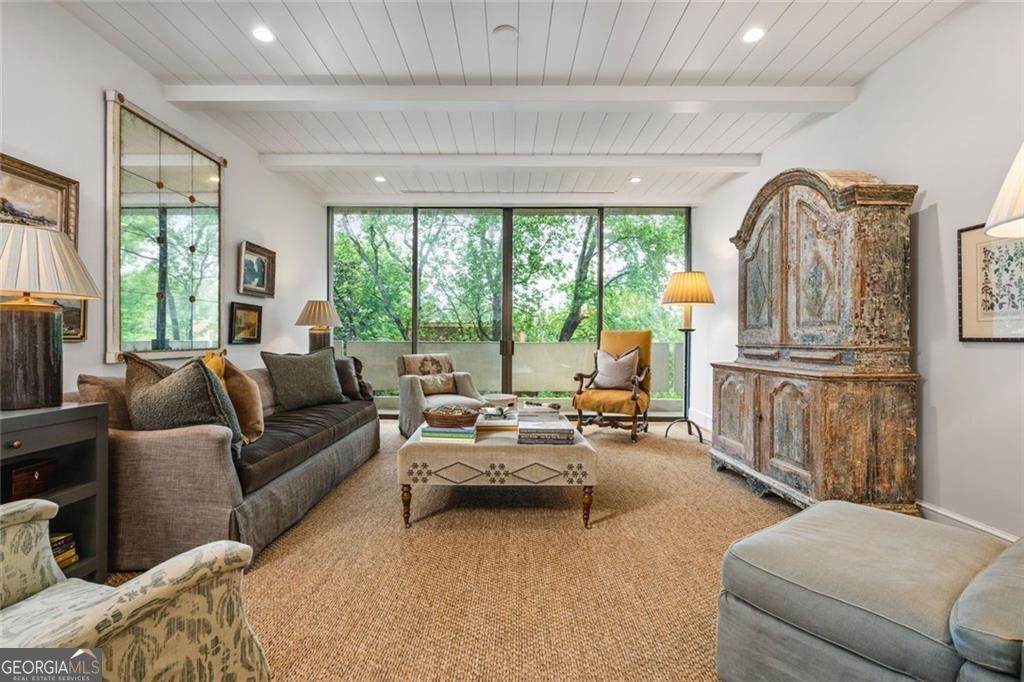 2575 Peachtree Road - Photo 1