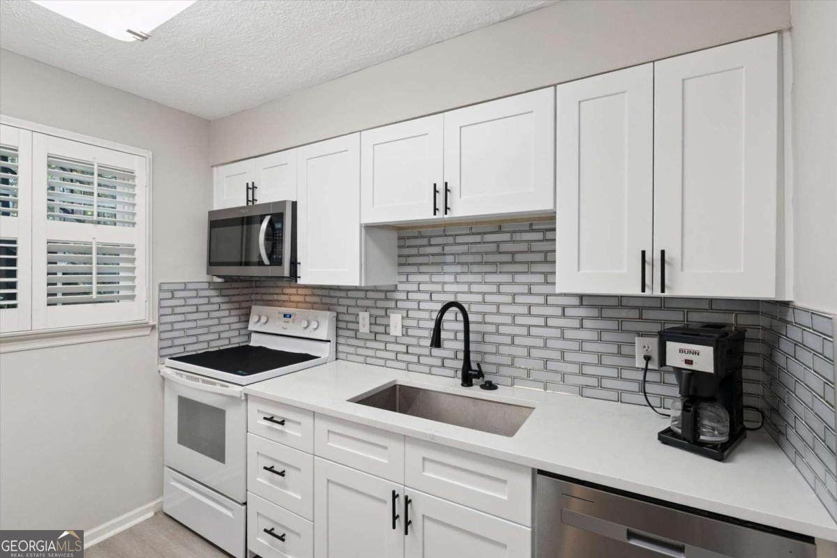 6700 Roswell Road - Photo 1