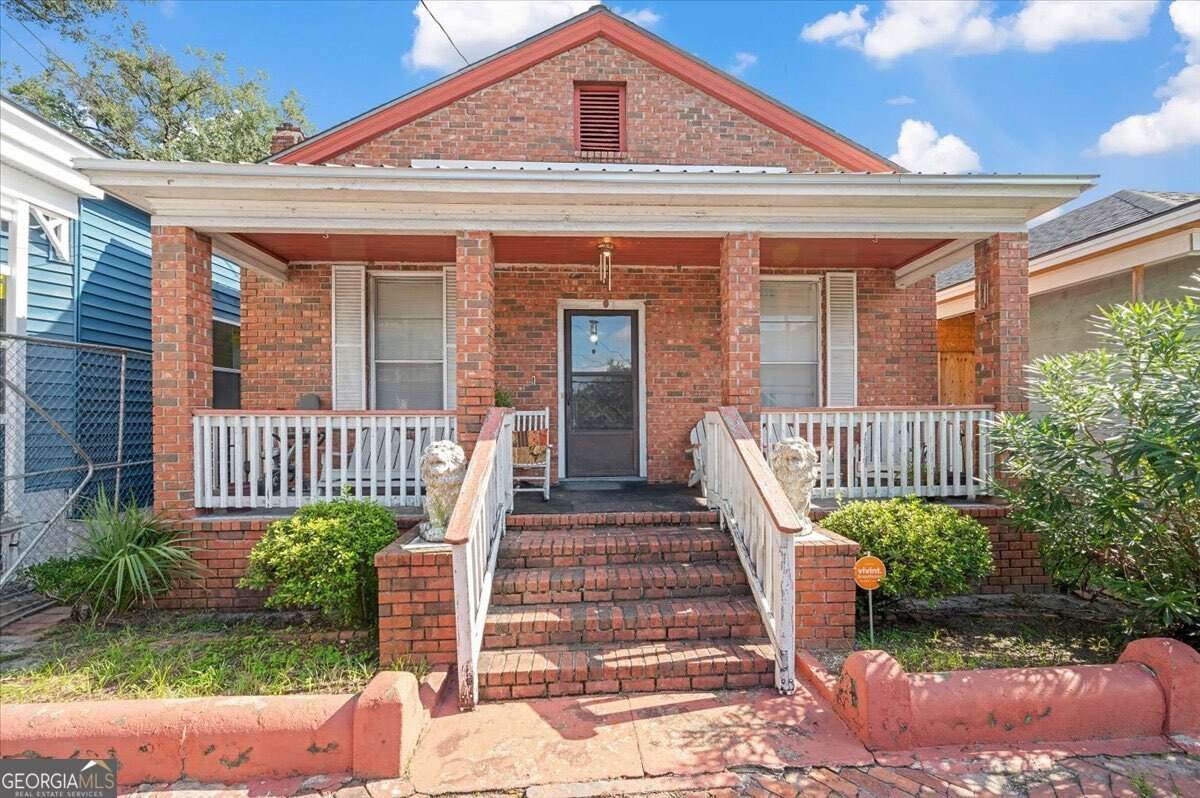 420 42Nd Street - Photo 1
