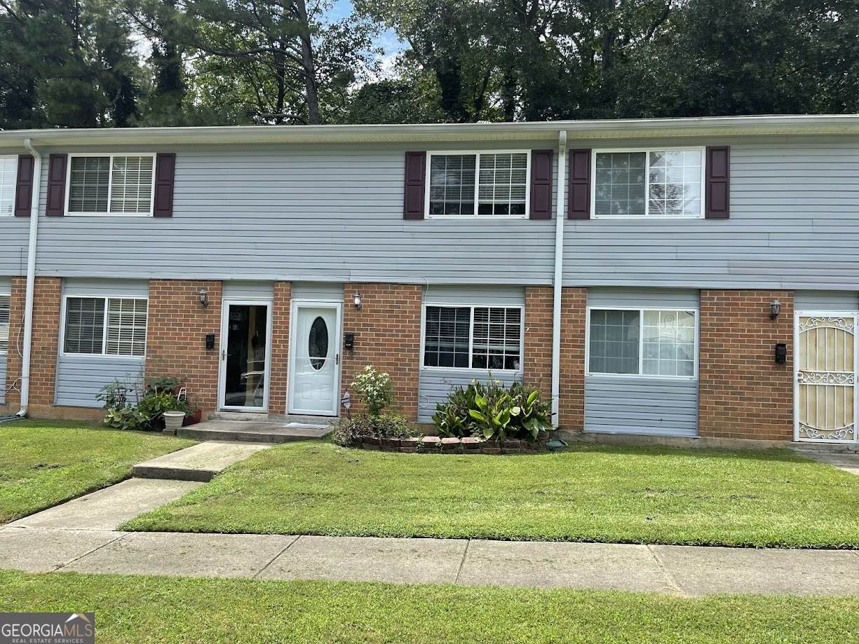 405 Fairburn Road - Photo 1