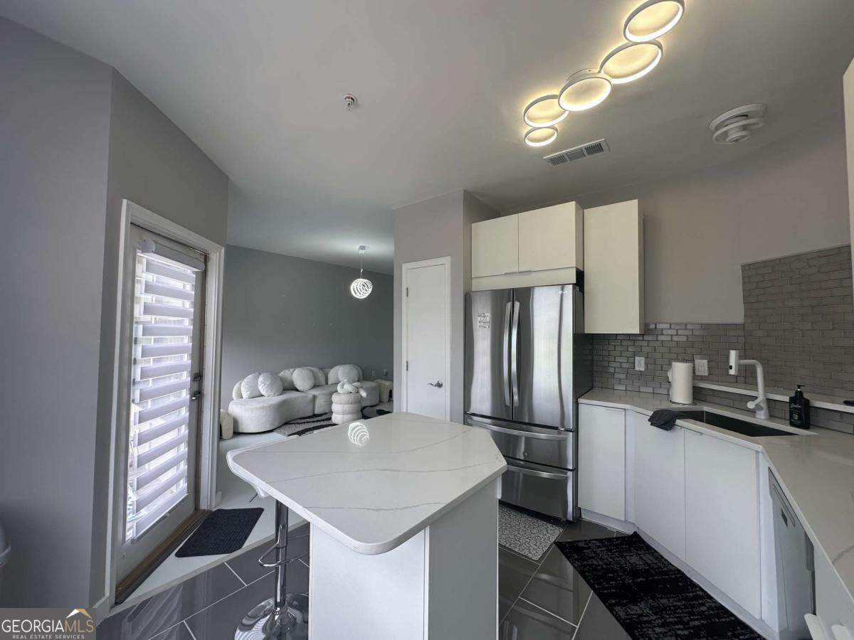 898 Oak Street - Photo 1