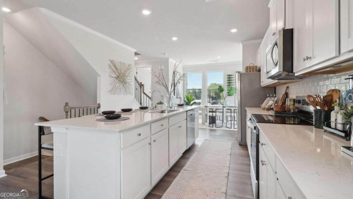 218 College Circle - Photo 1