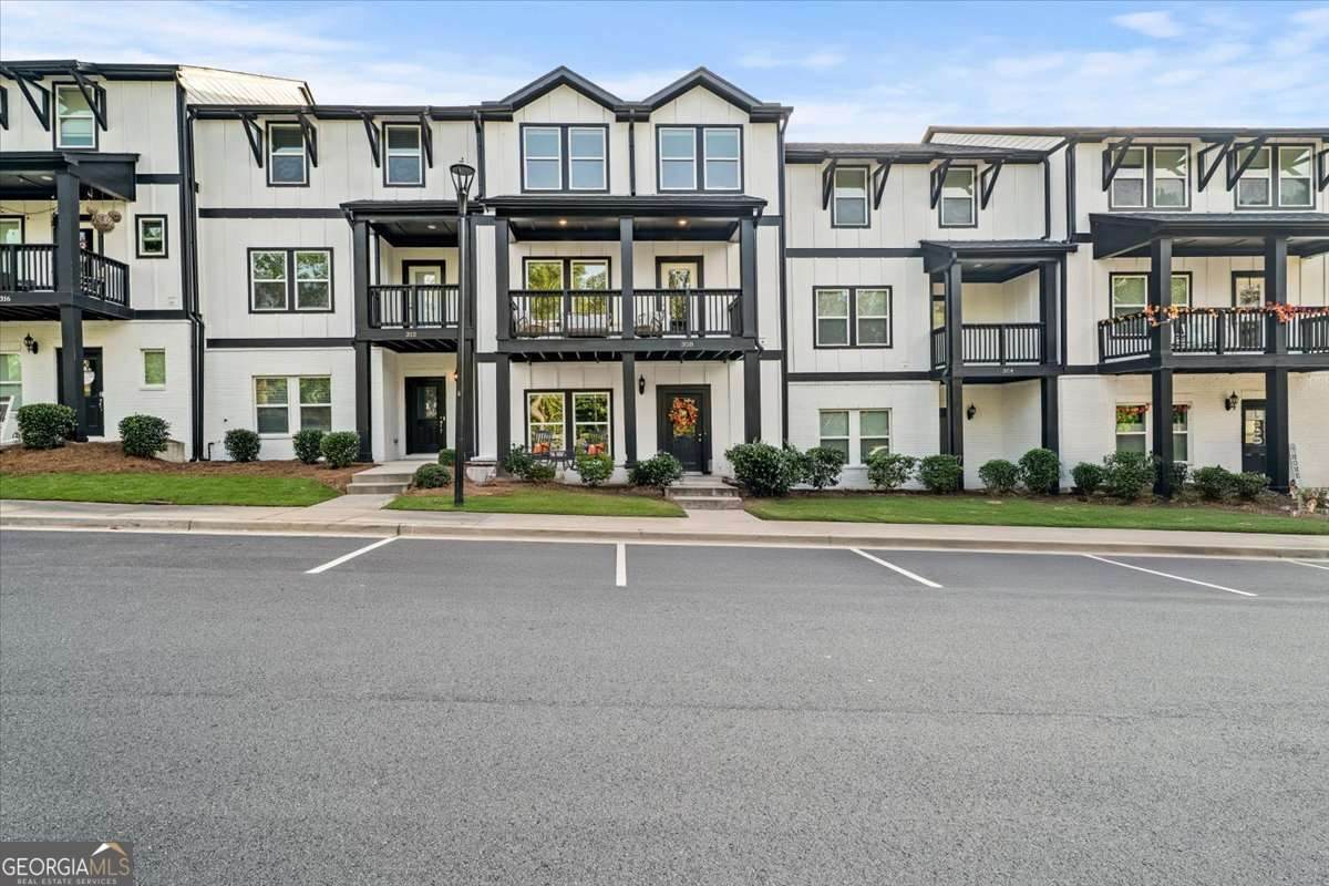 308 Lincoln Street - Photo 1