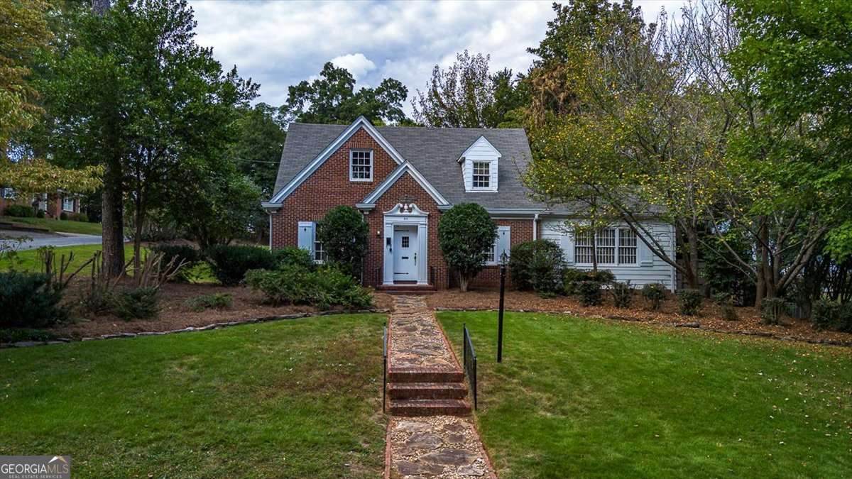 515 Hampton Court - Photo 1