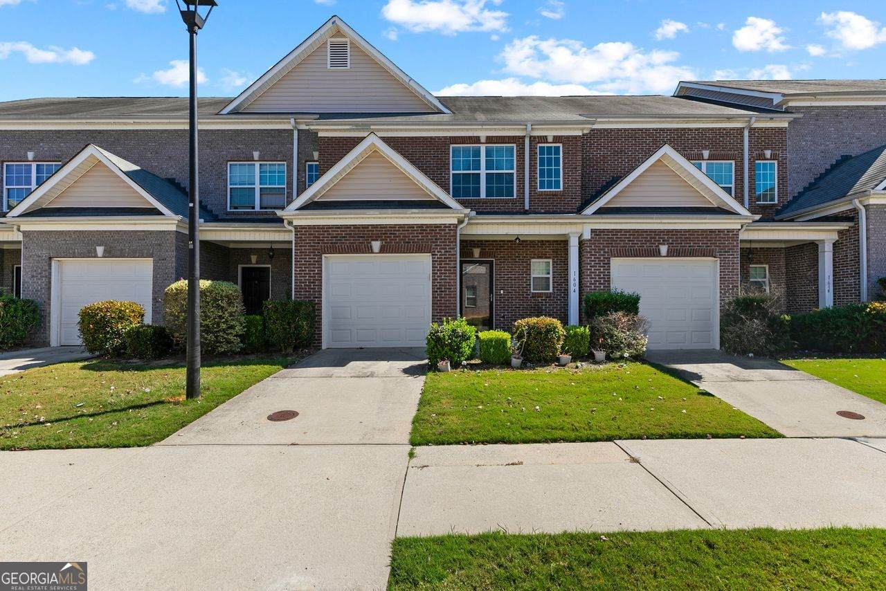 2555 Flat Shoals - Photo 1