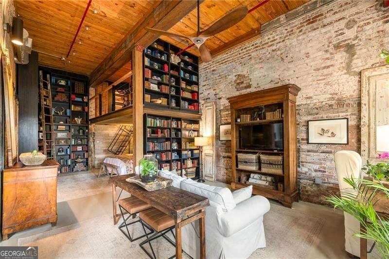 170 Boulevard - Photo 1