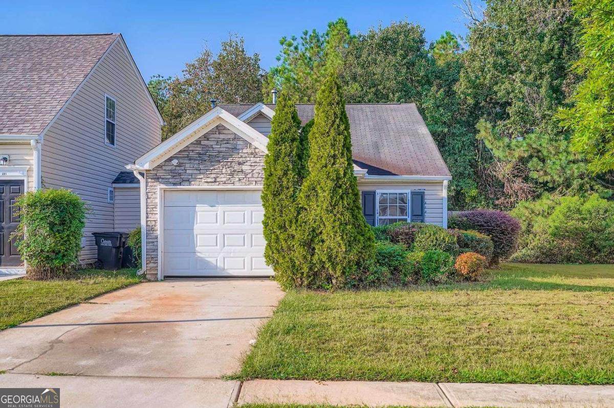 1025 Lakeside Circle - Photo 1