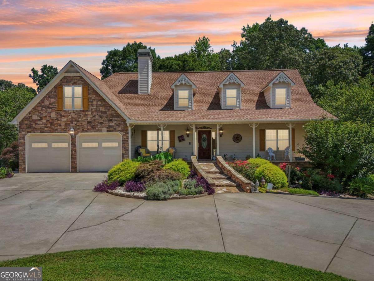 5492 Twin Oak Drive - Photo 1