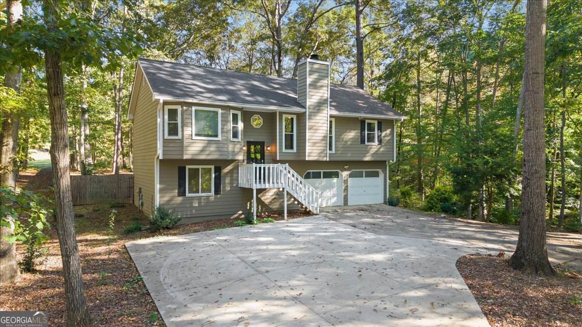 1528 Oakleaf Drive - Photo 1