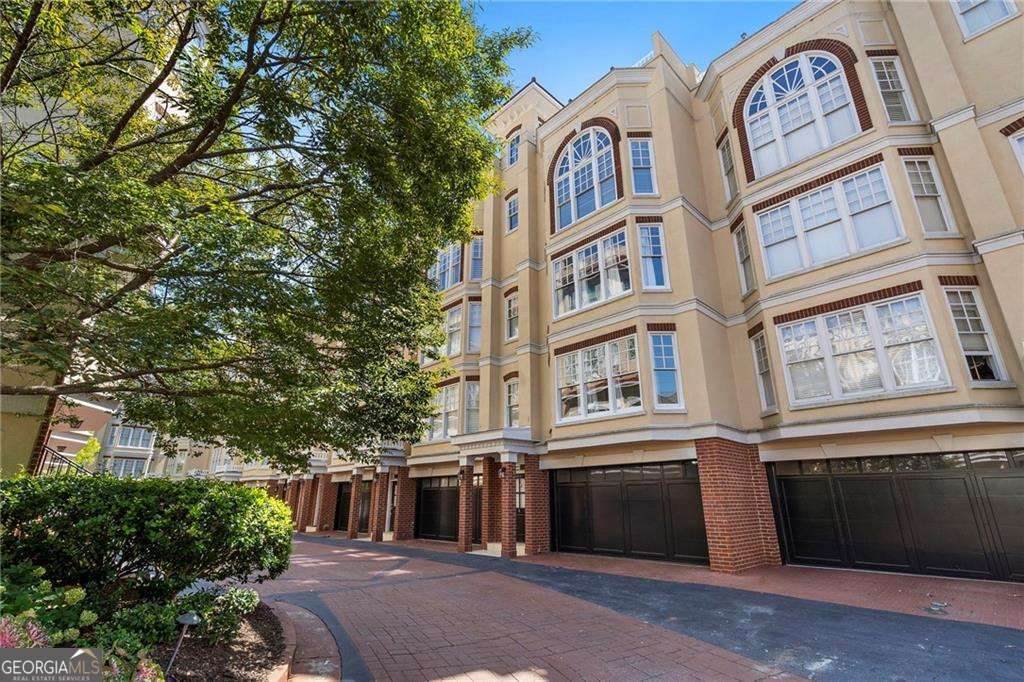 3541 Roswell Road - Photo 1