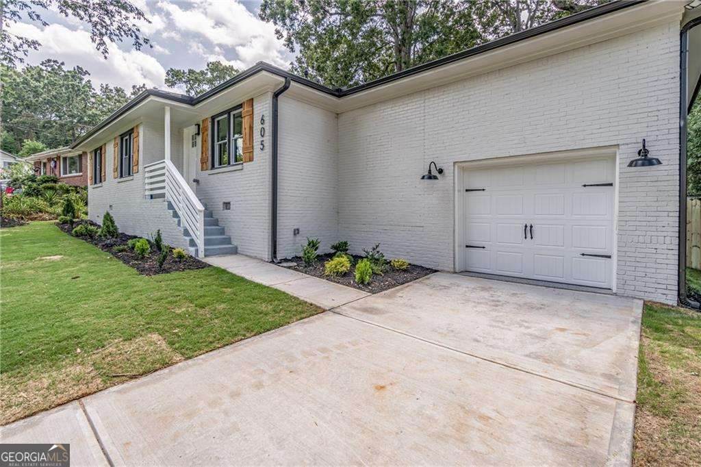 605 Blake Avenue - Photo 1