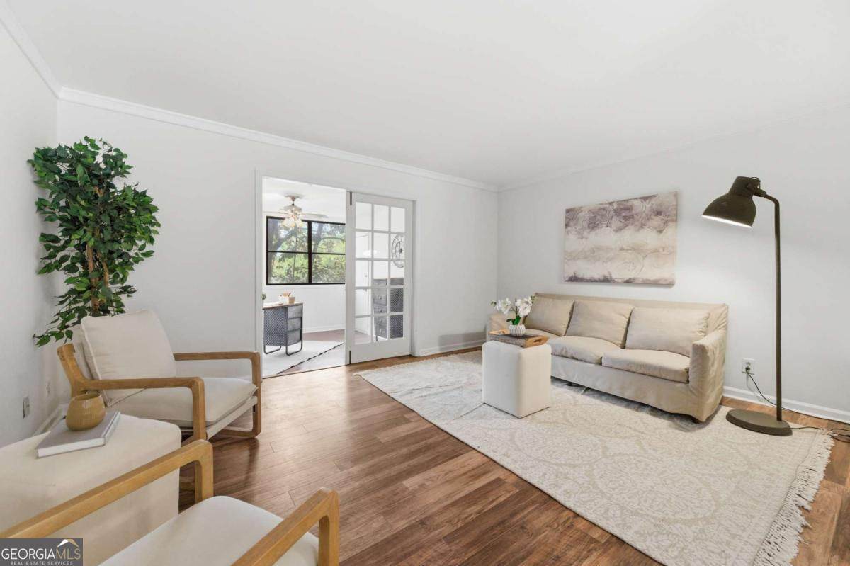 73 Montre Square - Photo 1