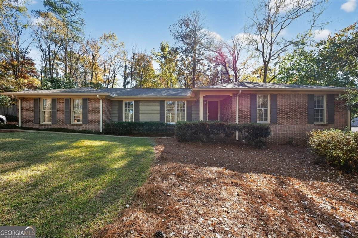 673 Commanche Drive - Photo 1