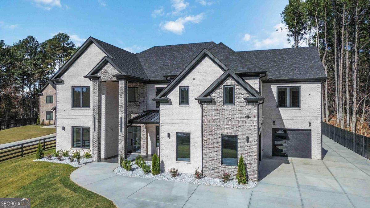 828 Braselton Highway - Photo 1