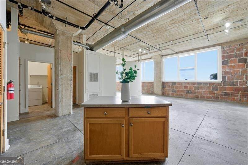 505 Whitehall Street - Photo 1