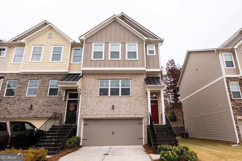 2527 Hedgeway Circle - Photo 1