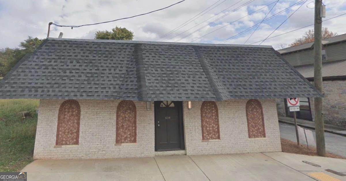 634 Clayton Street - Photo 1