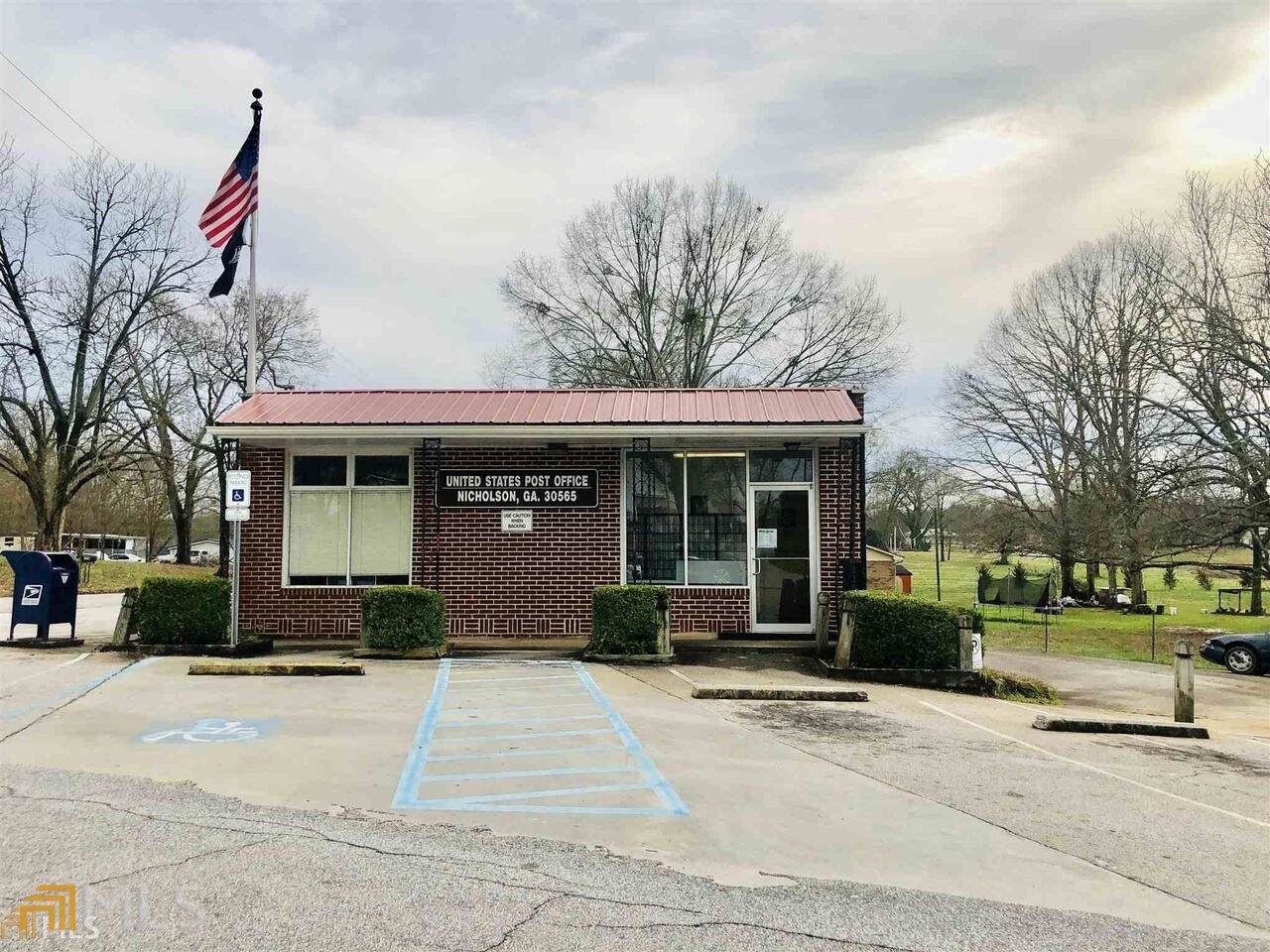 156 Lakeview Drive - Photo 1