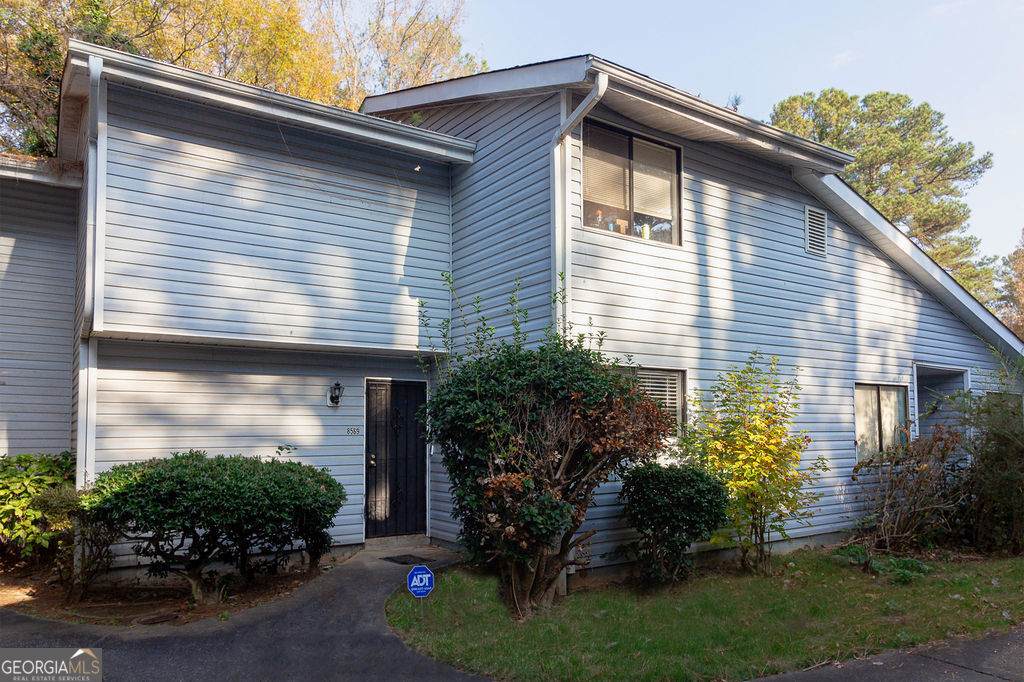 8569 Creekwood Way - Photo 1