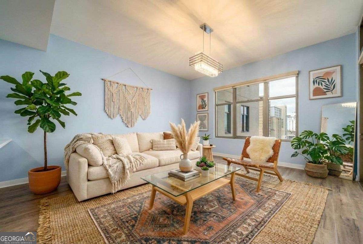 565 Peachtree Street - Photo 1