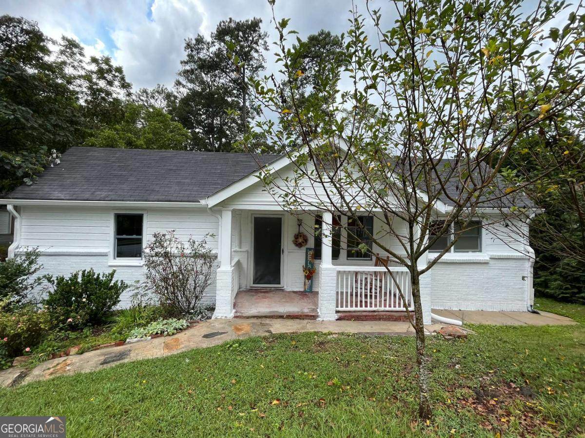 718 Fairburn Road - Photo 1